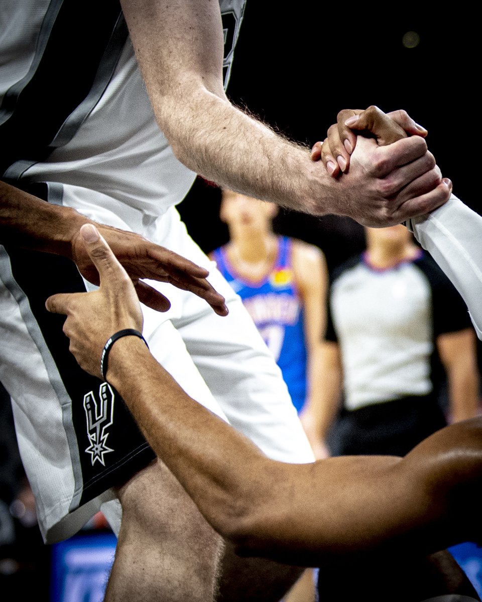 spurs_way's tweet photo. Helping one teammate helps the whole team! π€
Just like encouraging one young person to apply for Rise can help the whole world! ππ
For details and to apply β‘οΈ https://t.co/AwUc5Z2nt9
#RiseForTheWorld | #SpursGiveBack https://t.co/G870OeW5cY