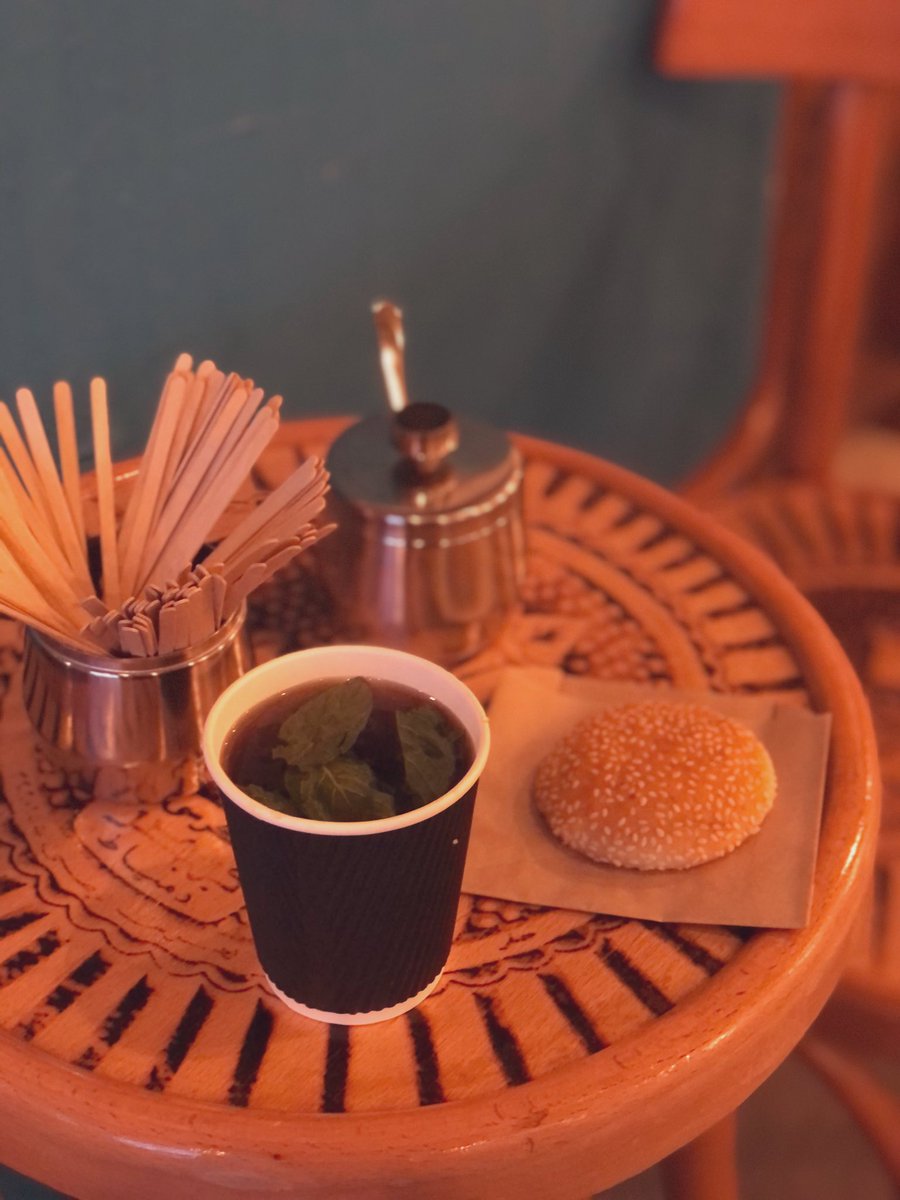coffeelovers81's tweet photo. شاي وسمسم

من محلات الشاي اللي فتحت قريب ، طراز شعبي جميل 😻 الأسعار رخيصة 💰
قريب بيكون في منيو فطور 📃

اخذت شاي نعناع 2 ريال كعك سمسم طري ولذيذ 🥯

📍شارع الزبير بن العوام - حي الروابي https://t.co/ICrZ27UGtD