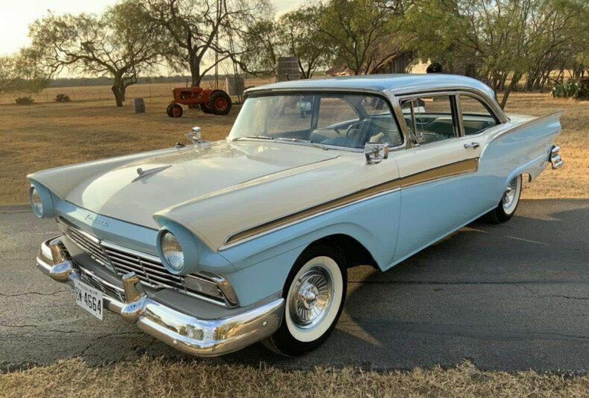 HemiHells's tweet photo. 1957 Ford Fairlane 500 🍑 #FordMonster https://t.co/730nq4yx3H