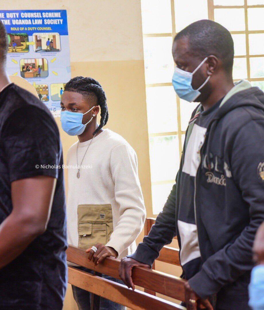 AfamDeluxo's tweet photo. This is embarrassing to say the least. Why is Omah Lay and Tems taking fall for this? Why are they even on handcuffs to start with? Who are the organizers?? To be honest, this shit can never happen under President Olusegun Obasanjo!!! This is disgraceful. Bloody fucking Uganda! https://t.co/Y5KOmlAgH6