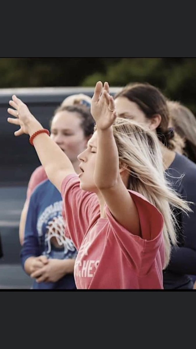 sarahmadis0n's tweet photo. I can just imagine breleigh doing this exact same thing the moment she arrived to her eternal home. 🕊

#BeLikeBreleigh https://t.co/dmC4AWJy8X