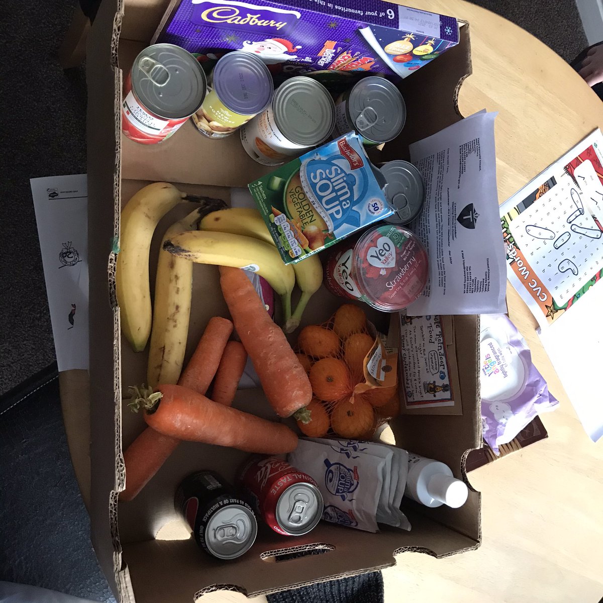 amylisa31's tweet photo. What a lovely &amp; thoughtful thing  @TrinantPrimary  has done for all the families in trinant , thank you so much &amp; I hope everyone from @TrinantPrimary as a lovely &amp; safe Christmas 🎄❄️ https://t.co/RTjrO2yxkS