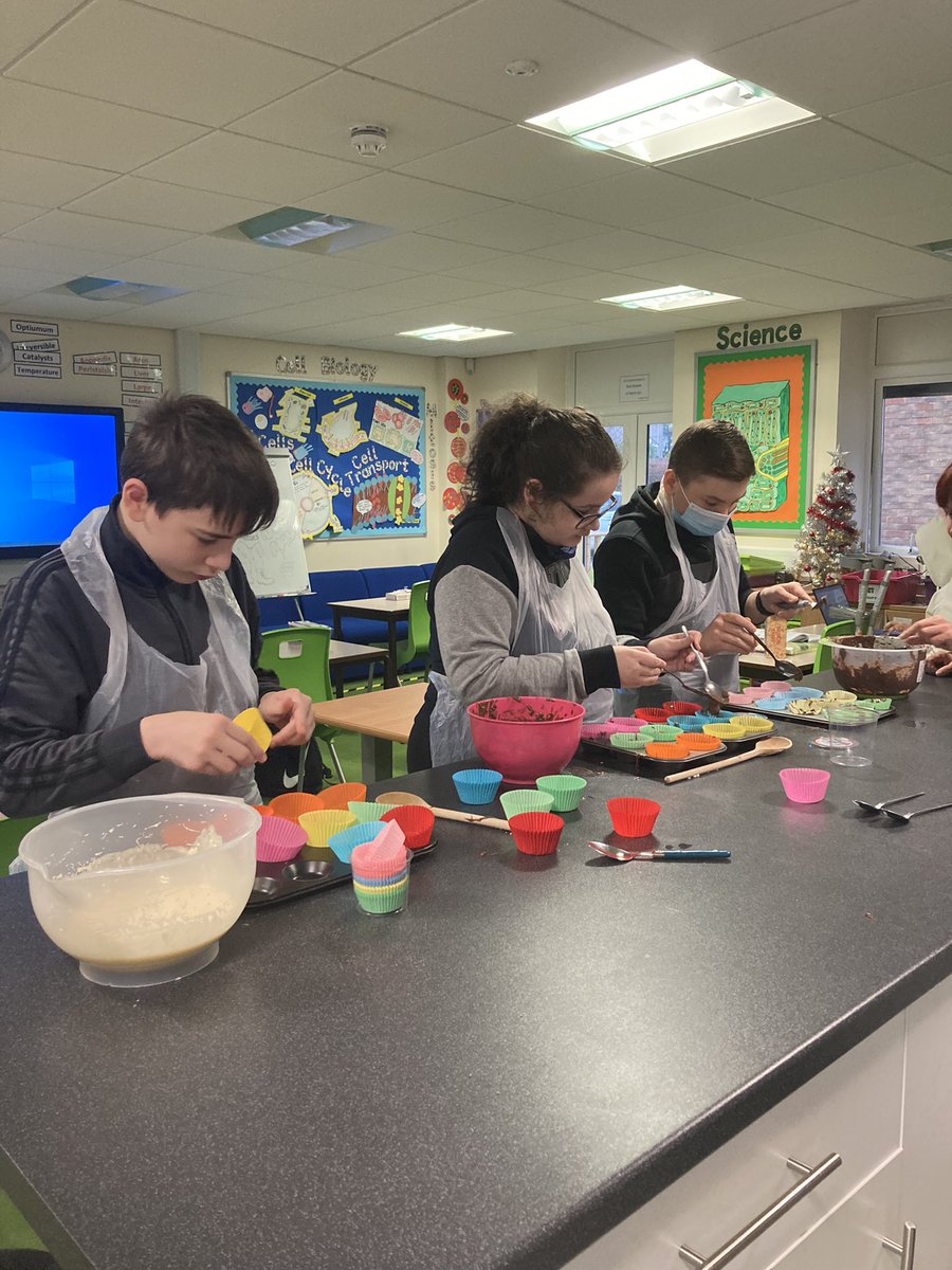 ParkTeaching's tweet photo. Last week in wellbeing the students made and decorated cupcakes. Here are Group Cβs efforts. I think you will agree they all look great! We will judge them all and find an overall winner. π§#thisisap #cupcakecompetition https://t.co/76YiJUrMQR