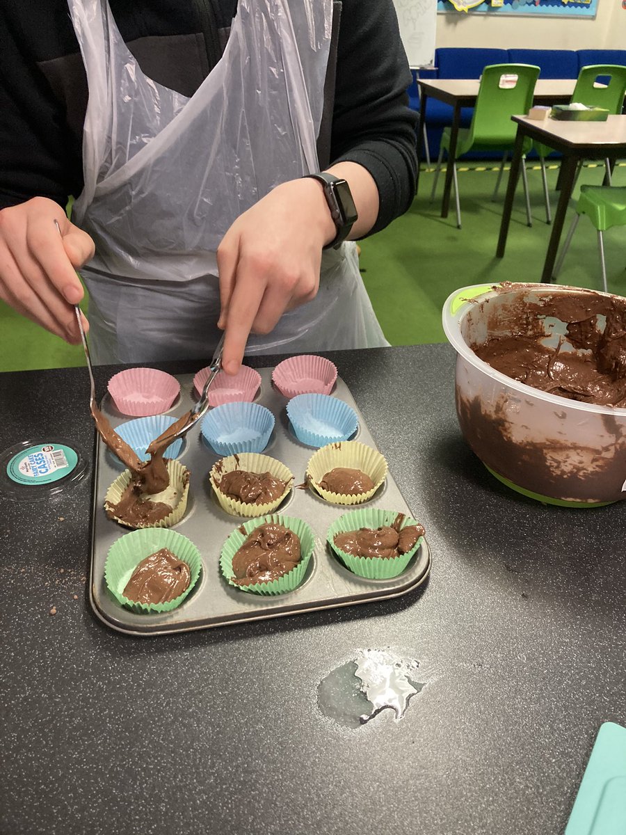 ParkTeaching's tweet photo. Last week in wellbeing the students made and decorated cupcakes. Here are Group Cβs efforts. I think you will agree they all look great! We will judge them all and find an overall winner. π§#thisisap #cupcakecompetition https://t.co/76YiJUrMQR