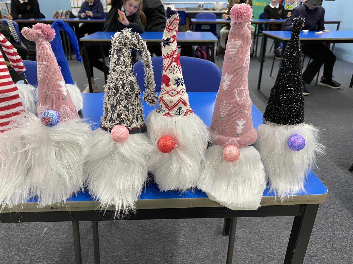 A very creative afternoon making our Christmas Gnomes! We were excited to show off our own unique designs 🎄 #christmasatwoodside #creativelearners @woodside_school