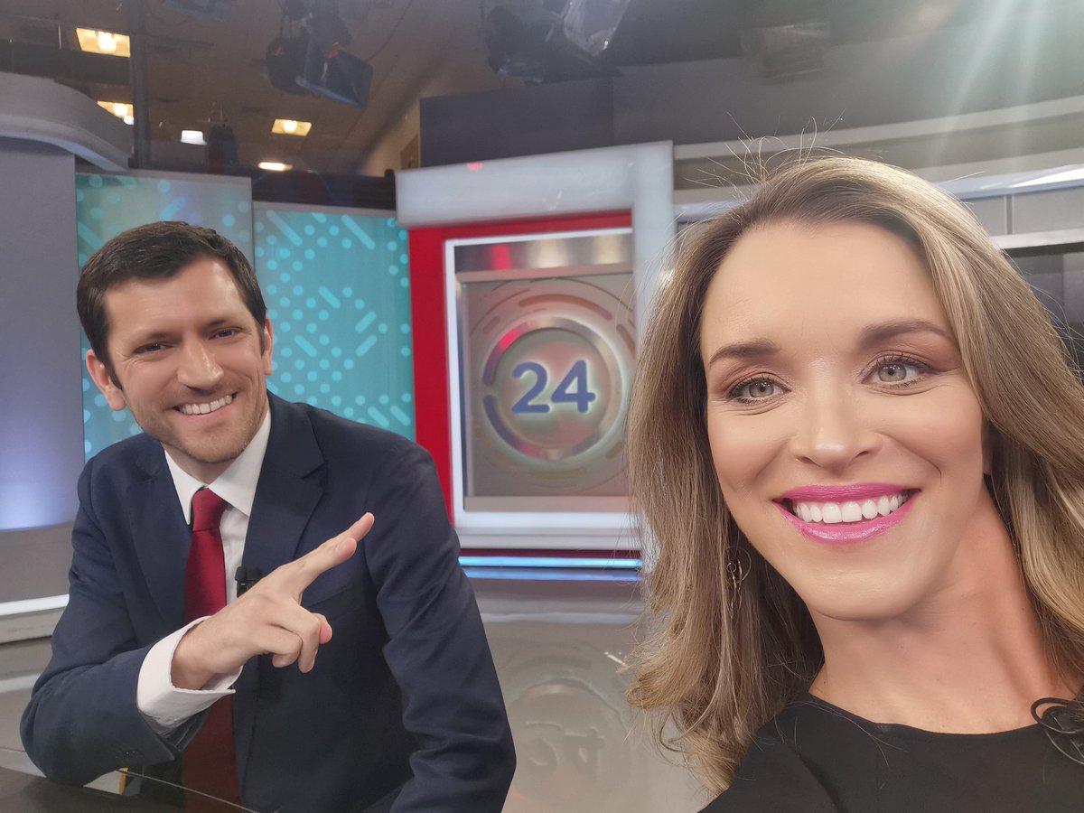 carlazunin's tweet photo. Al aire en #modoeclipse junto a @nicovialc en TVN y Canal 24 Horas!!!! Los esperamos! https://t.co/oryFd2YvbF
