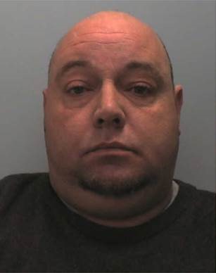 leamobs's tweet photo. Warwickshire Police appeal for wanted man who failed to appear in court - https://t.co/DGBsZXc0cM https://t.co/sjNs3Q0kFc