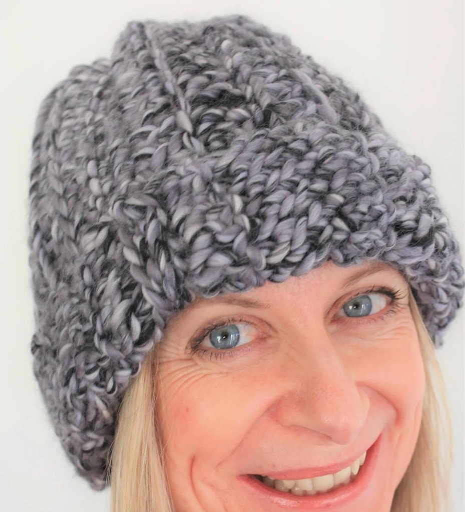 There are ALWAYS last minute presents that we realise we still have to make at this time of year.
.
Whether it's an uncle, a neighbour or a friend you haven't seen all year this free unisex beanie pattern works for all ages and works up in around an hour… instagr.am/p/CIyEcFWrNAx/