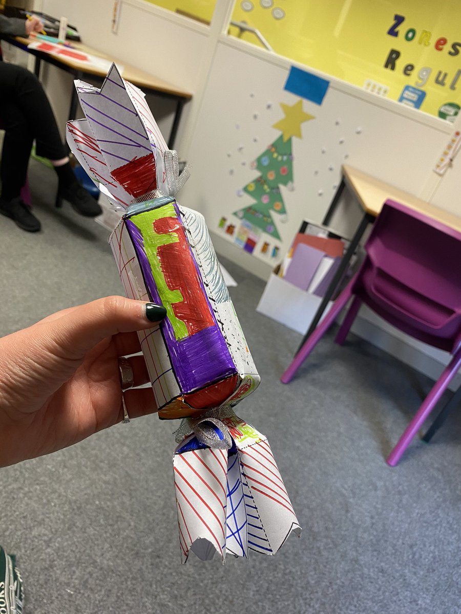 Christmas cracker making in the Eden in the afternoon - absolutely lovely ☺️ 🎄 #TeamMoreton #christmas