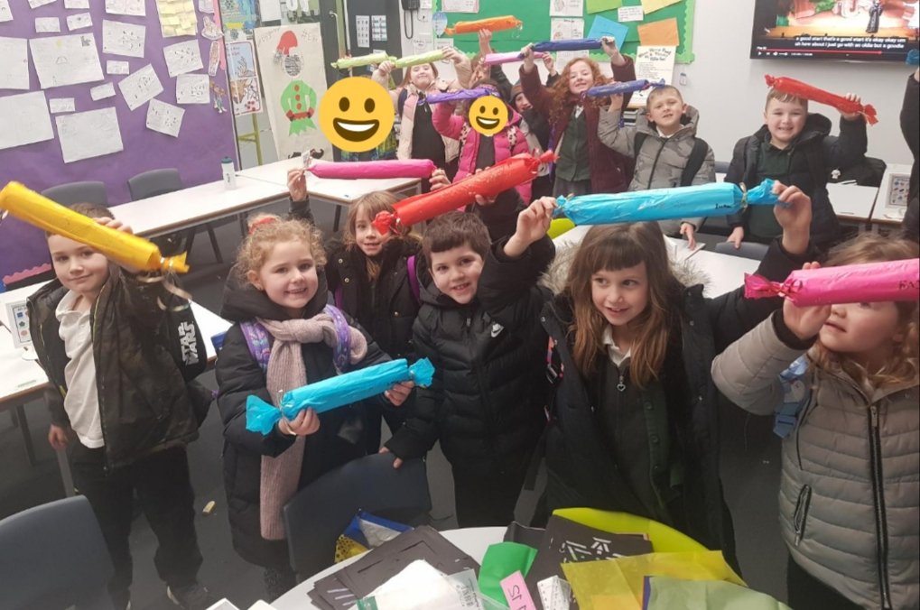 MissPhilip19's tweet photo. P3 showing off their beautiful christmas craft crackers 😁🎄 https://t.co/oWZ6qSAgRt