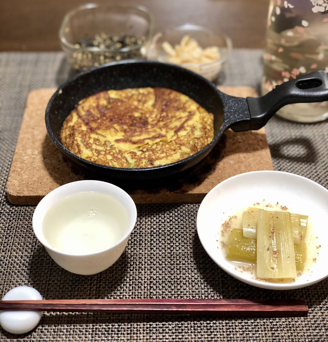 てんてん セブンイレブンの味付きとろろ1パックに卵1個と葱の小口切りを混ぜて お弁当用フライパンで蓋して4 5分焼く ひっくり返すとこんな感じ ひっくり返さず食べても美味い ありがとう7 Iホールディングス様 今日もお疲れ様 セブンイレブン てんてん セブンイレブンの味付きとろろ1パックに卵1個と葱の小口切りを混ぜて お弁当用フライパンで蓋して4 5分焼く ひっくり返すとこんな感じ ひっくり返さず食べても美味い ありがとう7 Iホールディングス様 今日もお疲れ様 セブンイレブン