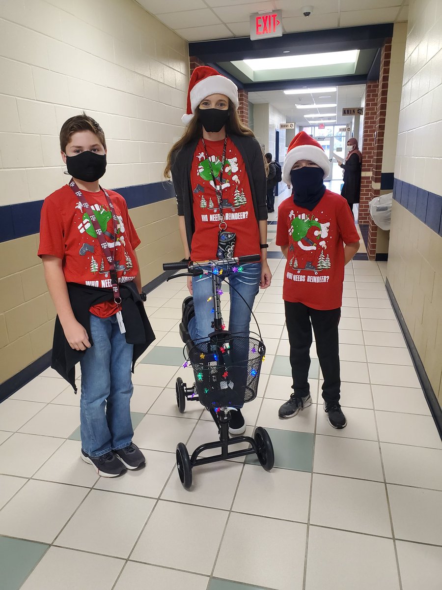 AshleyDeiss's tweet photo. Ya know, just #twinning with some of our awesome Timberwolves! #tci_12daysoftwitter @CoxTimberwolves https://t.co/vUFANjUPqf