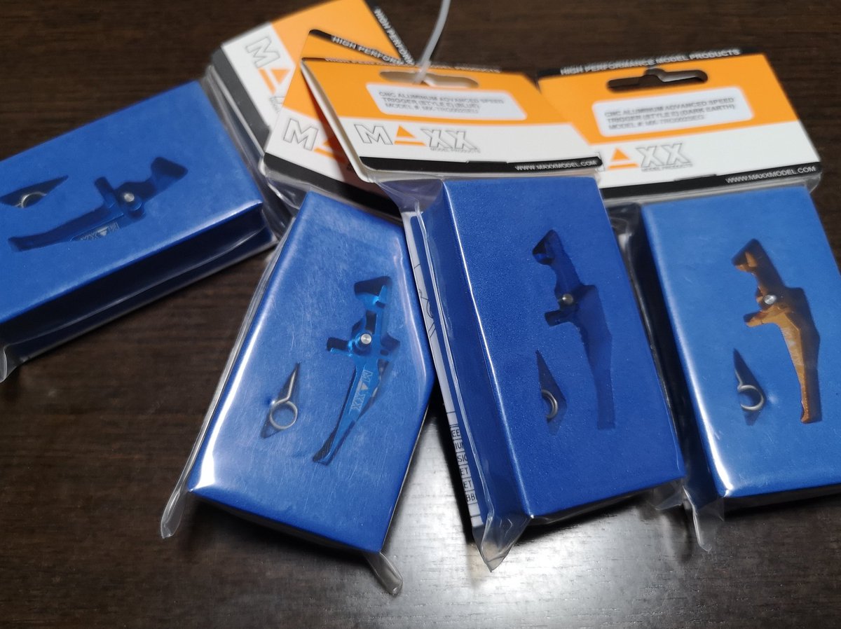 cogno_eji's tweet photo. Covid-19のせいでかなり遅れて届いたトリガーとノズル
新型のトリガーはストロークキャンセラーに加えてプリロードかけられる仕様。かなり繊細な調整をトリガーだけで可能。
Evo3用ノズルはカスタム進めるにあたって必需品。ノーマルはエアー漏れが多め。1個は放出するかも😎

#MAXX
#EVO3
#MAXXMODEL https://t.co/aUWMTafUkL