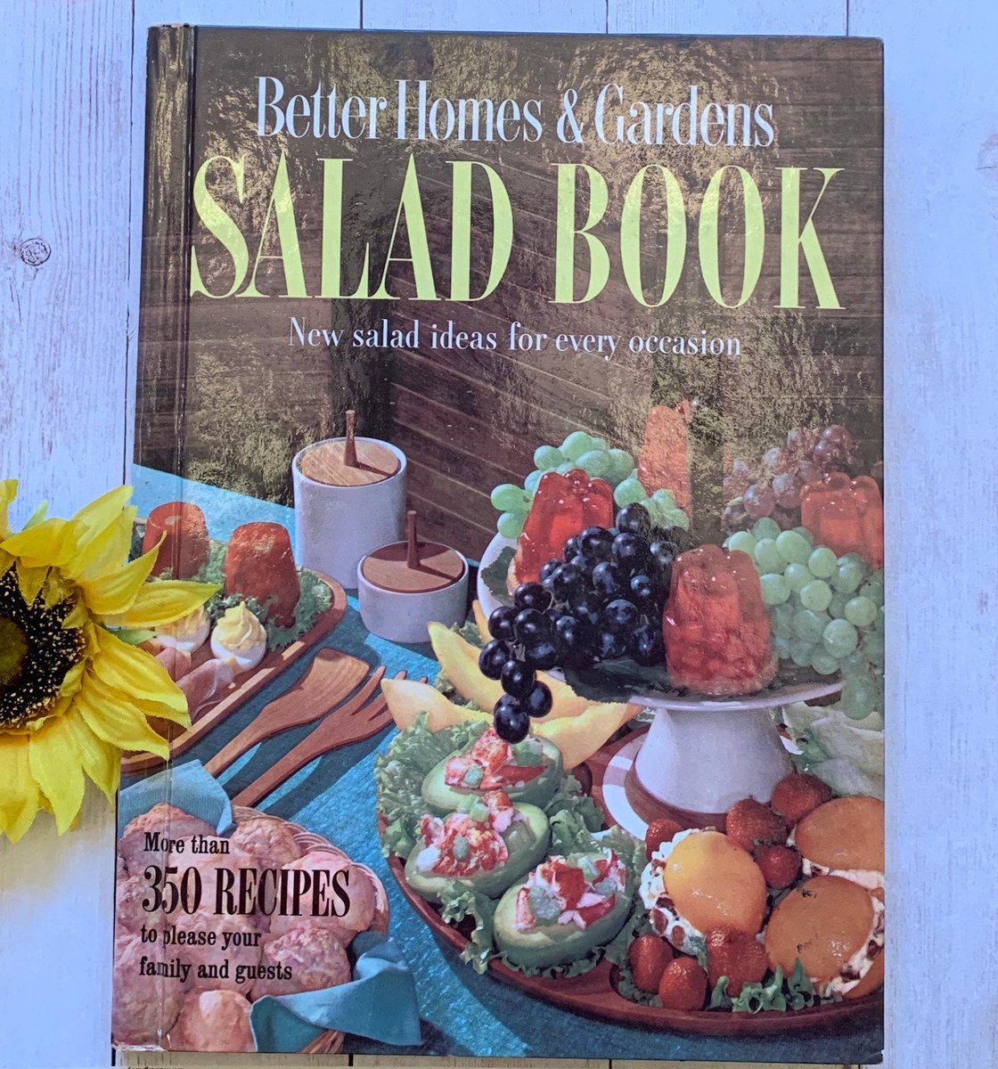 LadybugsTwo's tweet image. Vintage 1958 Better Homes and Gardens Salad Book, Salad Recipes, Recipe Book, Retro Kitchen, Cookbook, Mid Century Cookbook, Vintage Recipes #etsy #blue  #vintagerecipebook #vintagerecipes #saladcookbook #betterhomesgardens #vintagecookbook #recipebook etsy.me/2KlFGtZ