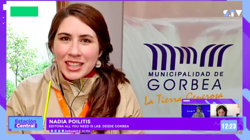 radiousach's tweet photo. #EstacionCentral #MODOECLIPSE 

En Gorbea están a la espera que se despeje durante algunos minutos para poder observar la totalidad del #EclipseSolar2020.

🌚🌞 Sigue el contacto de nuestra enviada especial @Nampolitis.

📻94.5  📺 50.1 💻https://t.co/bJVSHNmkqX https://t.co/aKWr07c5ap