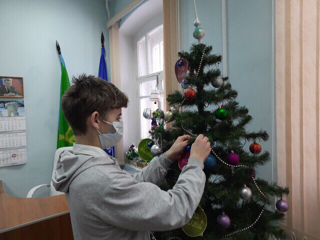 Еще два пожелания оставлены на нашей #Елкежеланий, которая установлена в Вичугском районном МО в рамках акции,организован. <a href="/ivanovo_er/">ЕДИНАЯ РОССИЯ | ИВАНОВСКАЯ ОБЛАСТЬ</a> .Антону и Ивану по 14 лет. Мальчишки скромные,застенчивые и уже казалось бы взрослые,но конечно и у них есть желания.#ЕР37 #Вичугскийрайон