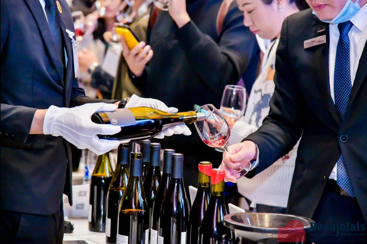 La 2eme édition du « roadshow » Chine s’est déroulée la semaine dernière à #Beijing, #Chengdu et #Guangzhou. Les professionnels ont pu (re)découvrir le vignoble #Beaujolais au travers de dégustations et de séminaires interactifs diffusés en direct sur les réseaux sociaux !