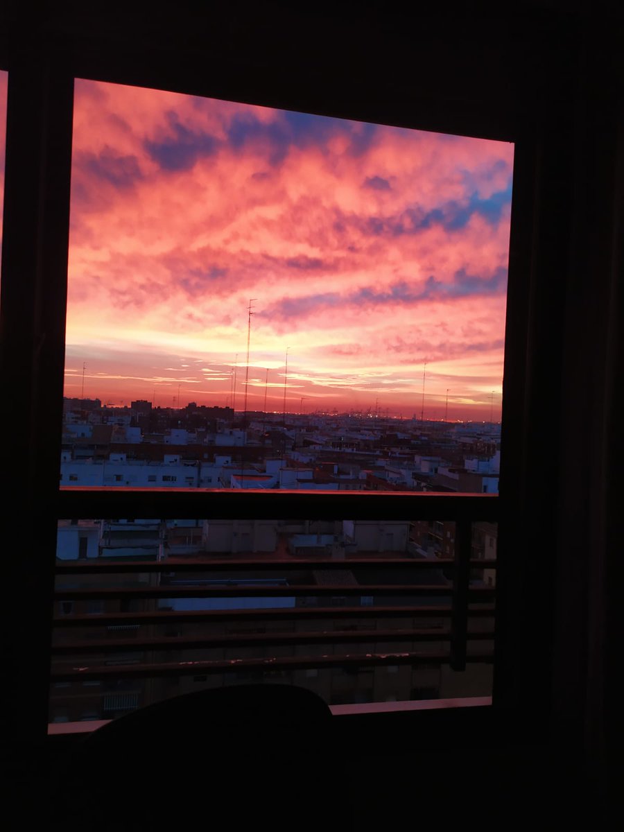 Diegoluu13's tweet photo. Buenos días Valencia 😍 https://t.co/IOYn9tTLi5