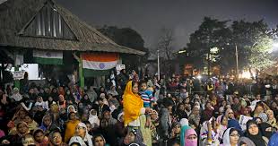 In his paper,  @RJaede offers a detailed ethnography of the anti-CAA mobilizations of the Park Circus Maidan in  #Kolkata. He analyzes how this grassroots movement came to be taken over by the Trinamool Congress party ( @AITCofficial).  https://journals.openedition.org/samaj/6916&nbsp;