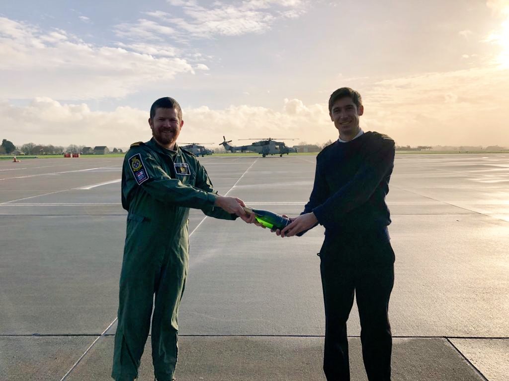 825NAS's tweet photo. Congratulations to Lt D Fenwick for completing his CofC training and is now assigned to @815NAS as the Assistant AEO 👏 🍾 🥳 🍾
@RNASYeovilton
@RN_engineers
#STEMcareers
#nihilobstat https://t.co/zYCo5v4vA5