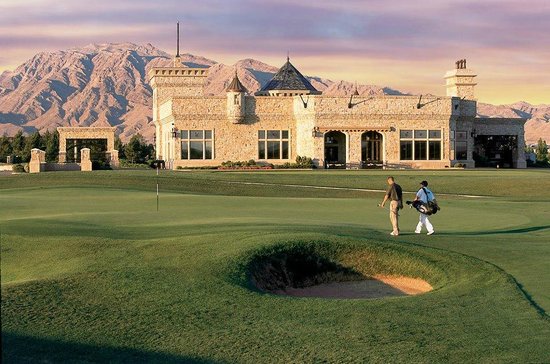 Spend the weekend in Las Vegas for a great round of golf. Save up to $15 when you hit the greens with our Cap It Off promotion! Book online: bit.ly/2YOwwe7