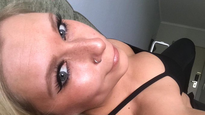 Wer hat Lust mit mir Bl&ouml;dsinn zu machen? 😋 https://t.co/Dht8tbxY08