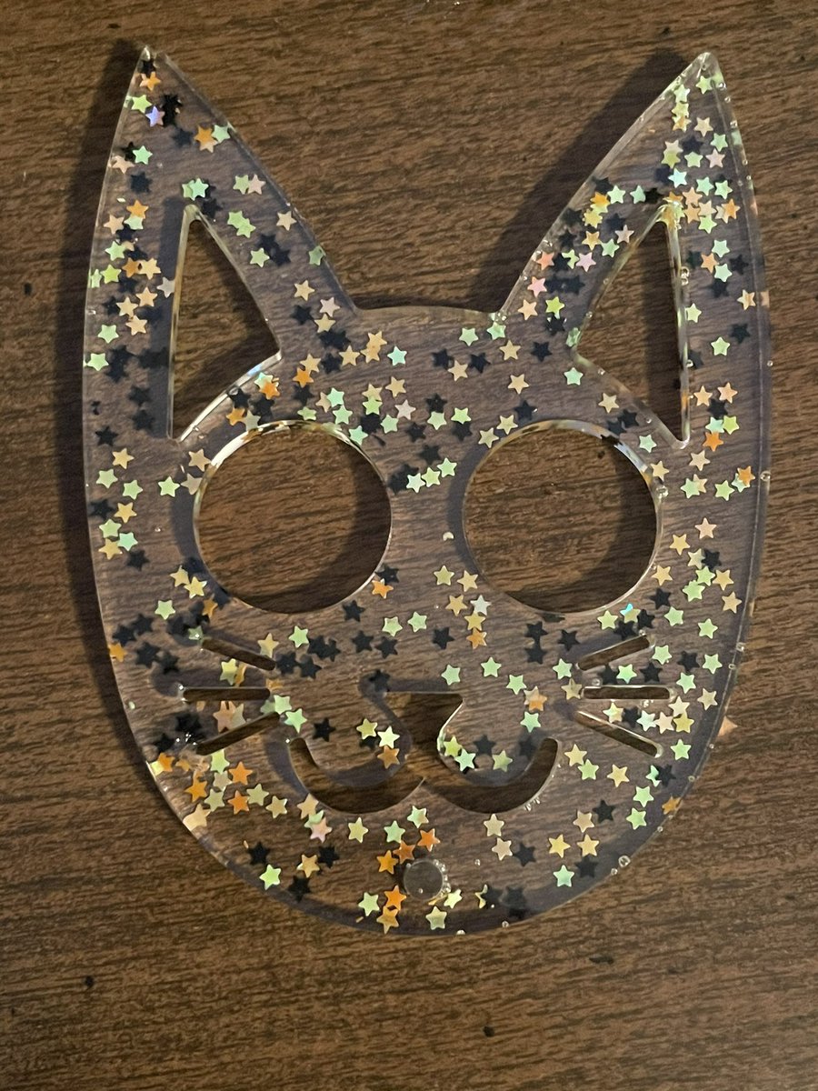 pennell_chelsea's tweet image. This was the second batch of #KittyKeychains I made, they were #Halloween themed 🖤🧡💚
I still have one of these available for purchase!
#resinart #kitties #keychains #resin #art