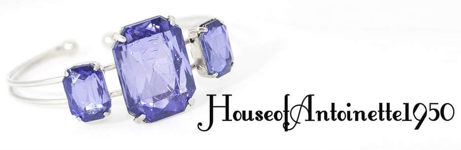 AntoinetteKarma's tweet image. HouseofAntoinette1950 has been delivering sassy statement accessories since 2010. 👩🏼🎤The products have been featured in galleries, New York Fashion Week, fashion shows, events, web publications, print, photoshoots and more. #SupportMission #jewelry #Fashionista #Philly