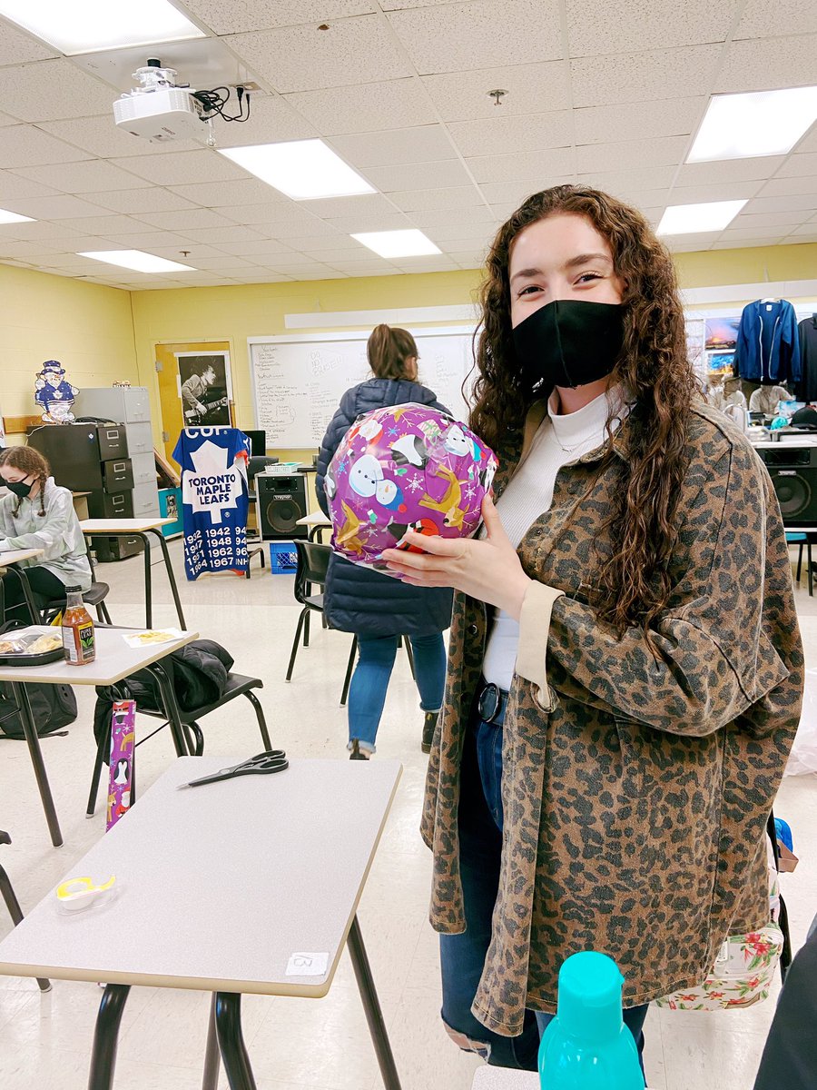 gbhsjg's tweet photo. Last meeting of the year was spent wrapping Christmas presents that will be donated to Christmas Crew! 🧑🏼‍🎄✨🎅🏼🎄 Have a great holidays everyone! https://t.co/aUjfU0Ij0f