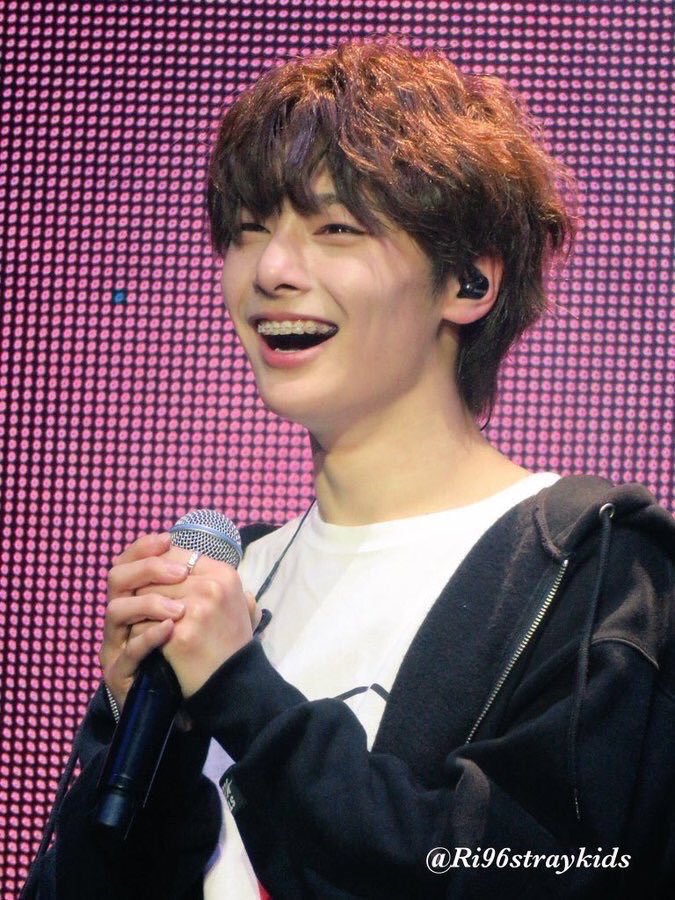 this is how yang jeongin looks like in real life: an ethereal thread