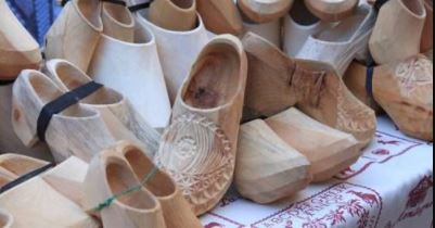 TurboLangs's tweet photo. 1. Los *sabot* de madera caídos en desuso
2. Los bocadillos de *metzada* 🥪
3. La maravilla de gamuzas e íbices, infalibles trepadores de las alturas

Voilà tres razones por las que volver al #ValledeAosta y descubrir esta lengua que es el #francés

https://t.co/fKIhw0ebRT https://t.co/KVnye1XWXT
