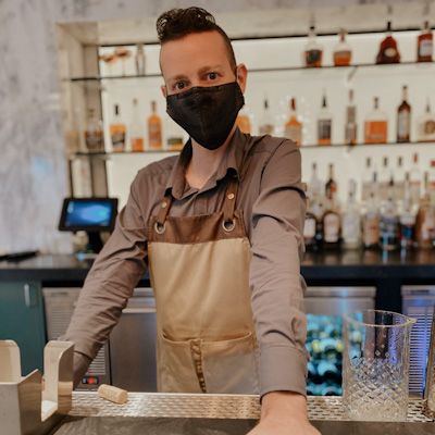 batturebistroNO's tweet photo. Meet our bartender Josh. Originally from Tampa, he's been in NOLA for more than 15 years (we count that as a #nolalocal 😉 ). When asked what his favorite cocktail to make is, his answer was "one for myself". Cheers to you Josh! 🥂 #drinkingnola #nolahappyhour #frenchquarter https://t.co/DMCnN286uG
