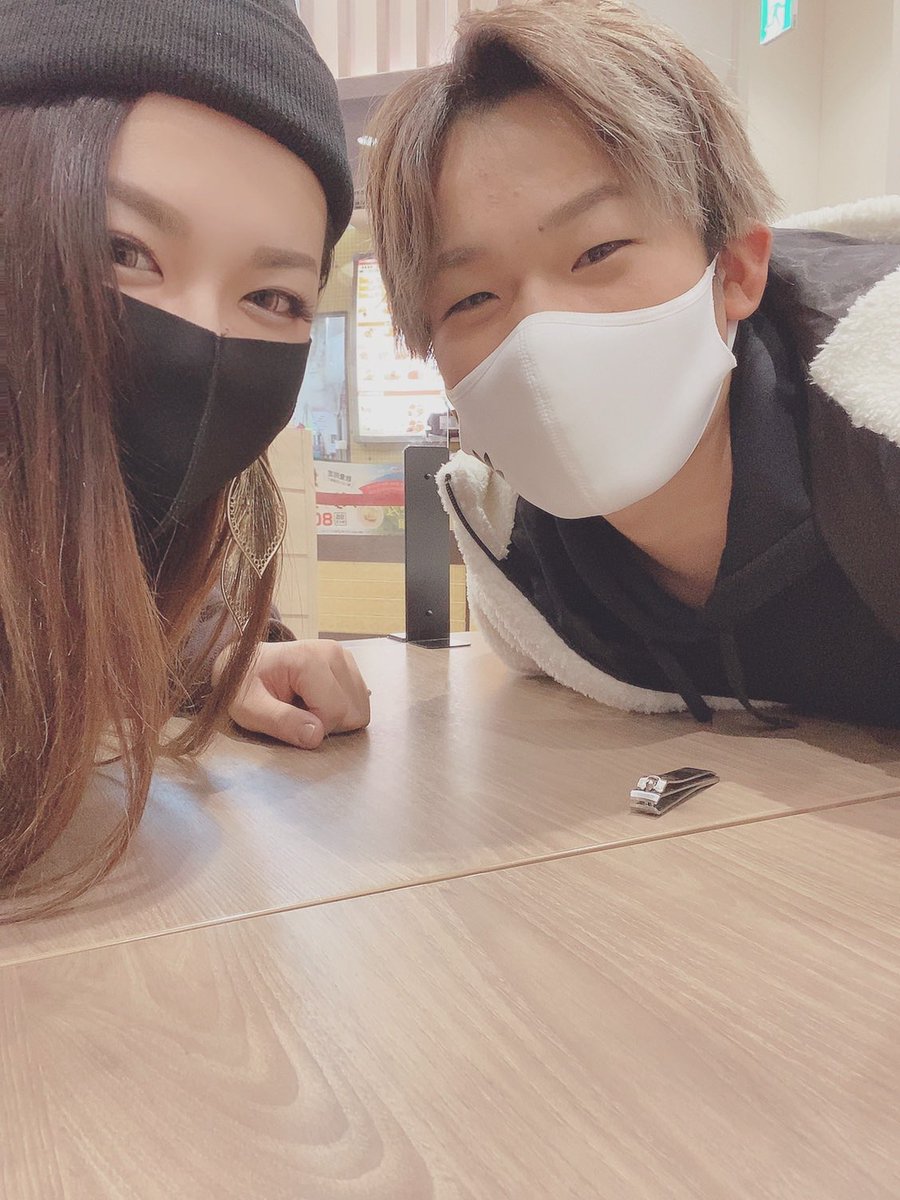 親友。ほんま仲ええ。
でもポッケに爪切りだけはまじでいれるな❓たくとくん。
最近毎日いっしょじゃーん

さ、思う存分ボーッとしたし洗濯物たたも