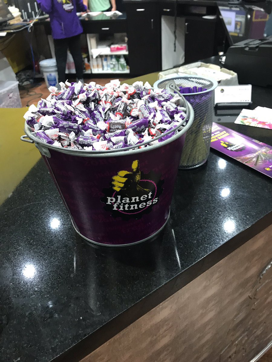 BavBoyKaj's tweet photo. Nobody:

Planet Fitness: 
“Good luck with your weightloss journey!”

Also Planet fitness: https://t.co/SsuOfKaSig