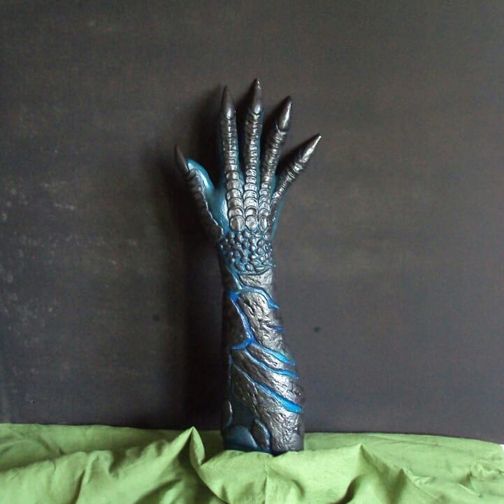 SmoothOn's tweet photo. Fantastic Devil Bringer cosplay silicone glove by @kircenobite! Cast with Dragon Skinโข 10 Medium and painted with Psycho Paintโข tinted with Silc Pig silicone pigments! #smoothon #cosplay #costume #moldmaking #casting #siliconeglove #fx #devilbringer #devilmaycry https://t.co/POzIxtMaLT