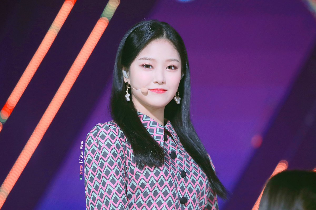 hyunjinpics's tweet photo. . . #현진 ⋆ starplay https://t.co/WtkSxtVMlk