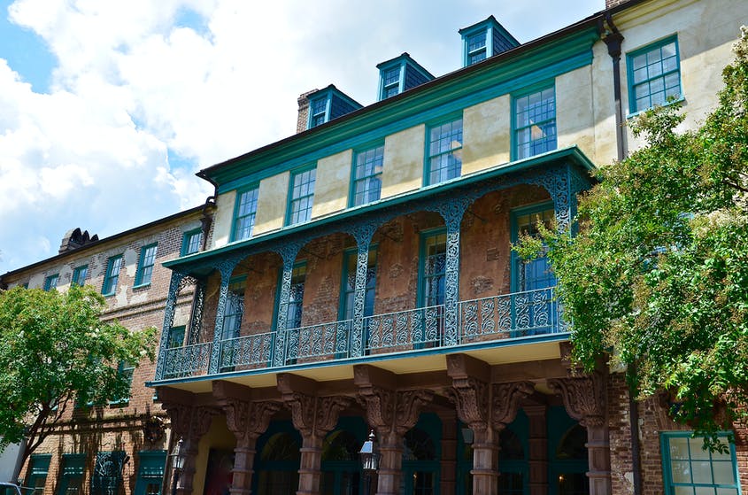 ExploreCHS's tweet image. Where to #ExploreCharleston's Fascinating History via @AFARmedia: bit.ly/3qYQ4Zw