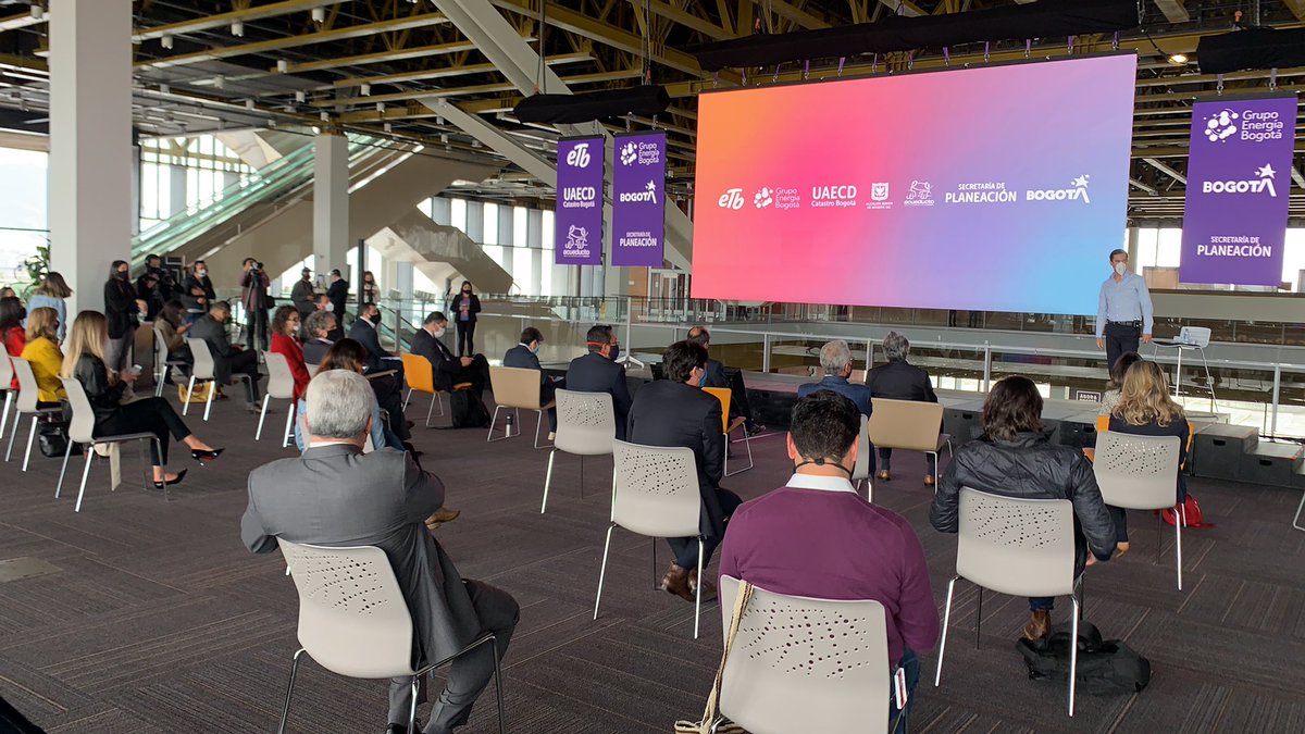 Diana_Navarro22's tweet photo. @ETB se fortalece con la creación de la Agencia Analítica de Datos, una empresa de telecomunicaciones que avanza con la ciudad y que aportará toda su experiencia para lograr la bogotá del futuro! #AnalíticaParaDecidir https://t.co/eGMNsXrqgq