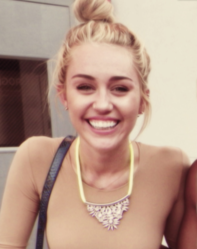 Miley Cyrus's smile appreciation ; [a short thread]