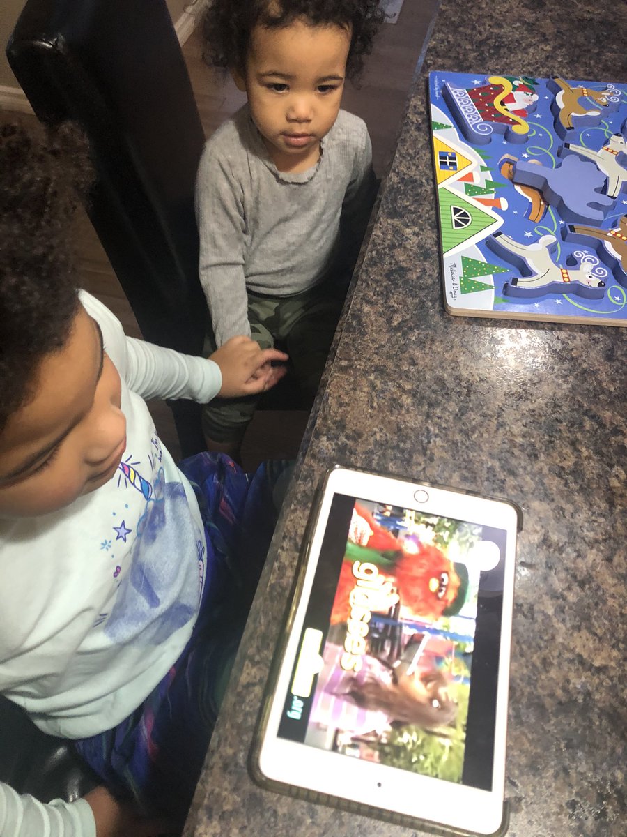 bjizzle56's tweet photo. School is in session at Daddy School... huge s/o to teachers at George Lee for supplying study material and learning plan... MUCH APPRECIATED!!! Even got the 18m old in class... When does school start back?!? #DaddySchool #COVID #yqr #school #GeorgeLee @johnson_rpawliw https://t.co/GlTo87mOS0