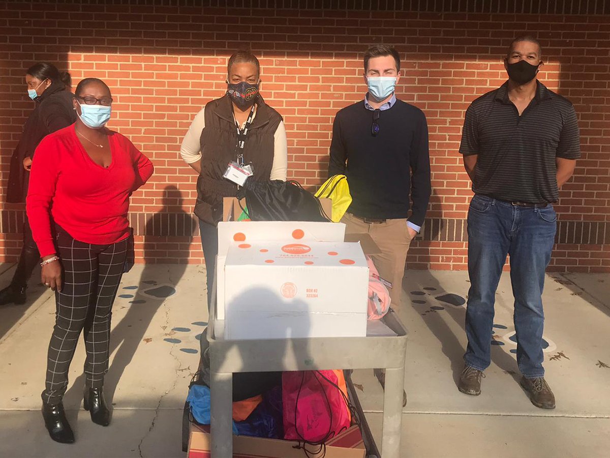 BlytheConst1's tweet photo. Blythe’s Emerging Leaders Network (BEN) partnered with Manny’s Pack to donate food and school supplies to the students of Druid Hills Academy. Thanks to all Blythe team members who donated generously to make this drive a success! #community #donation #service #blythecares https://t.co/Fb2wTZ4XO1