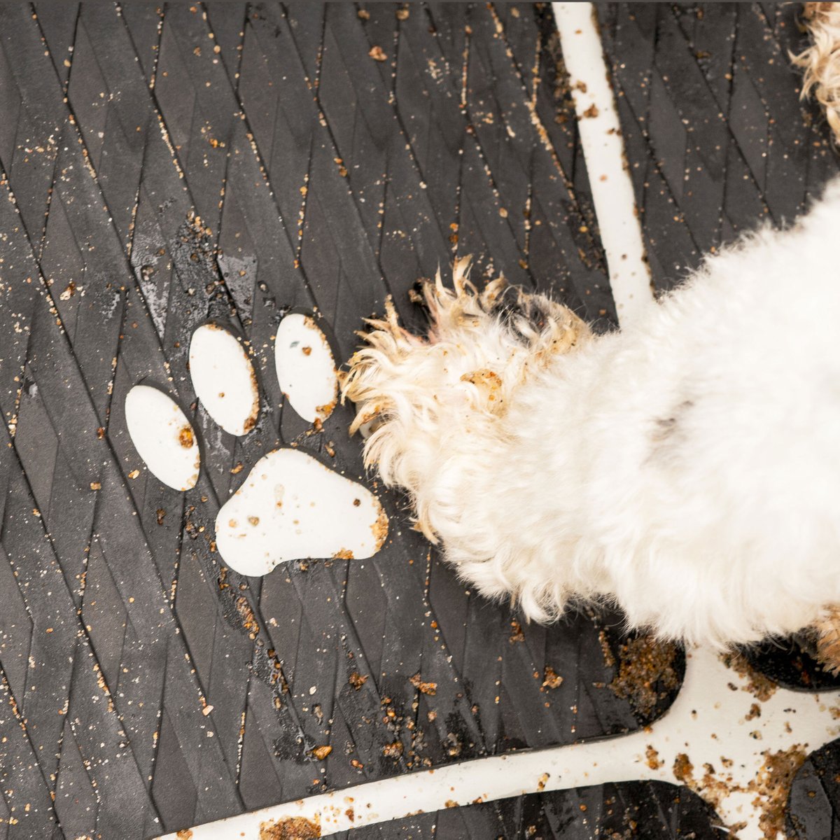 NEW PRODUCT ALERT - Through your comments and photos, we understood the need to offer more comfort, not to you, but to your pets. Here's our new product: the Dog Traction Pad. A pad that ensures the most optimal adherence to your furry companion. Soon available, stay tuned !