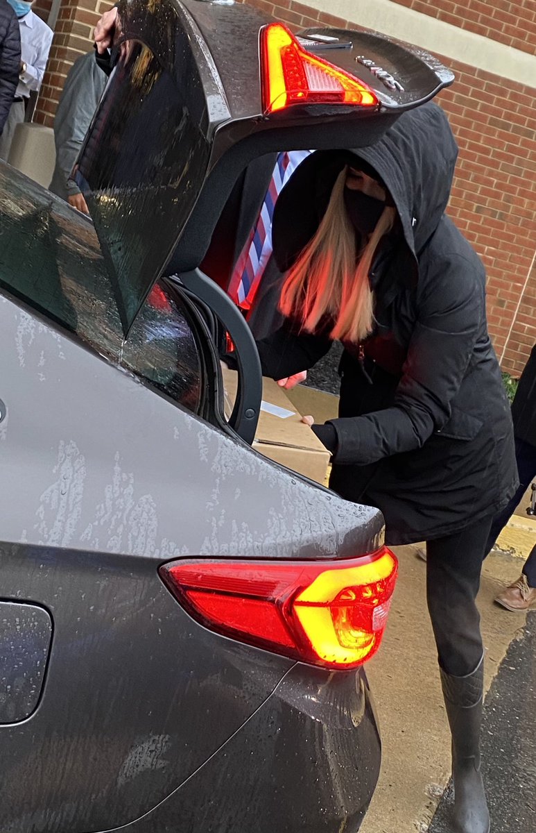 Carolina Hurley 45 Archived tweet media