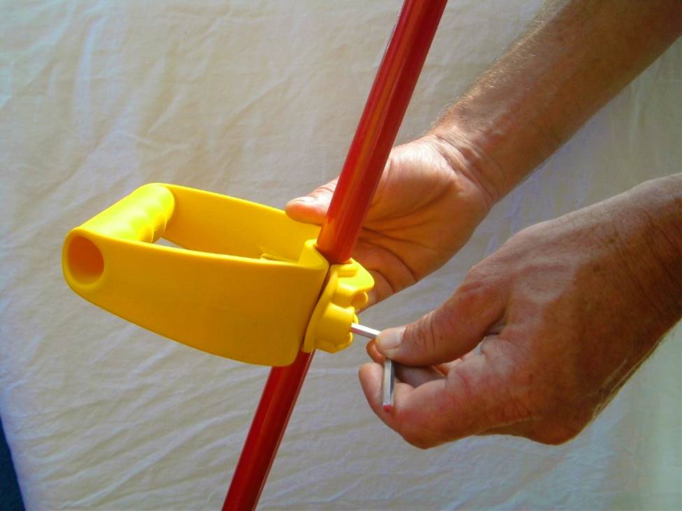 jaycotler1's tweet image. amzn.to/2WdJ2ll Backez 5 star review under $10 #backsaver #backpain #bacKache #snow #blizzards #shovel #shoveling #shovelingsnow year round use ez on off to fit all long handled #tools