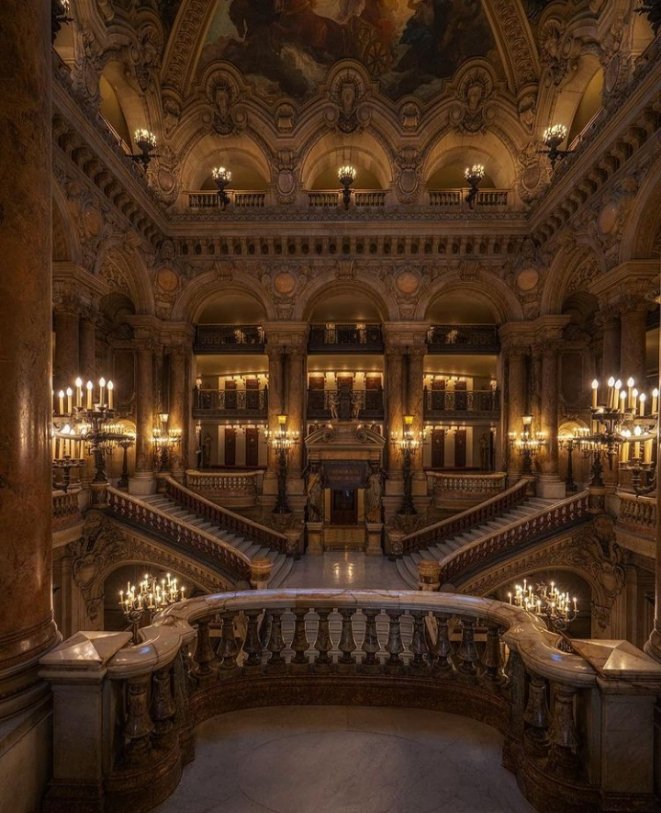 Театр опера гарнье в париже. Дворец гарнье в париже. Опера гарнье в париже снаружи. Дворец гарнье. Опера гарнье во франции.