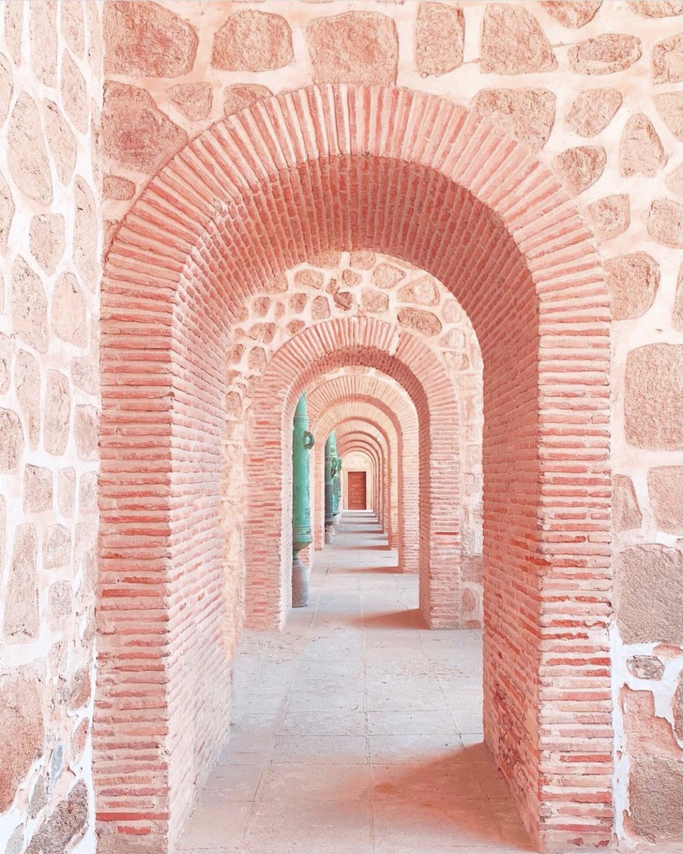 acolorstoryapp's tweet image. Obsessed with this color transformation by @caitlin_yan!! 😍💕 She edited this using the Jellybean and Honey Pot filters from #CandyMinimal, and added saturation, warmth, tint, and hue shift. 🤩 #AColorStory