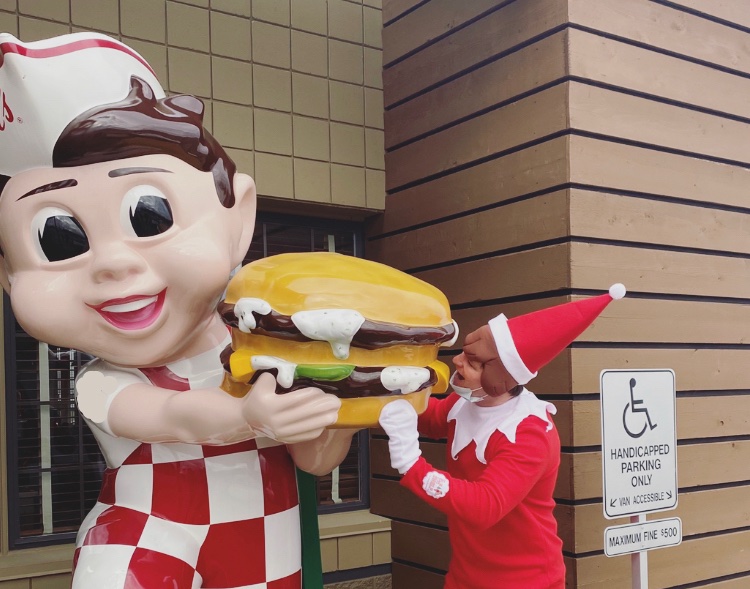 DorgerDiff's tweet photo. ‘12 Days of Dorger Diff-Mas’ #3: Nothing like a GOOD burger after you’ve been quarantined in a jar for months on end!! Where’s our elf snackin’ today?! #DorgerDiffMas #Cincinnati https://t.co/kxbPJwOLZy