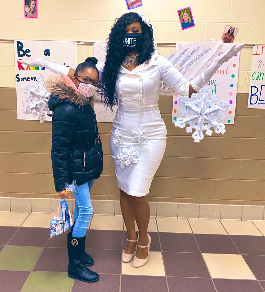 MillionAnedra's tweet photo. SnowFlake/SnowMan Day for Spirit Week at Wildwood! โ๏ธโ๏ธ๐ค
โ I see you, I hear you. I care for you, I expect your best. I will help you achieve it. I am your Principal.โ #PrincipalTalks #PassionatePrincipal #DreamKeeper #WildwoodWins #MiddieRising https://t.co/oUgqZEZzWq