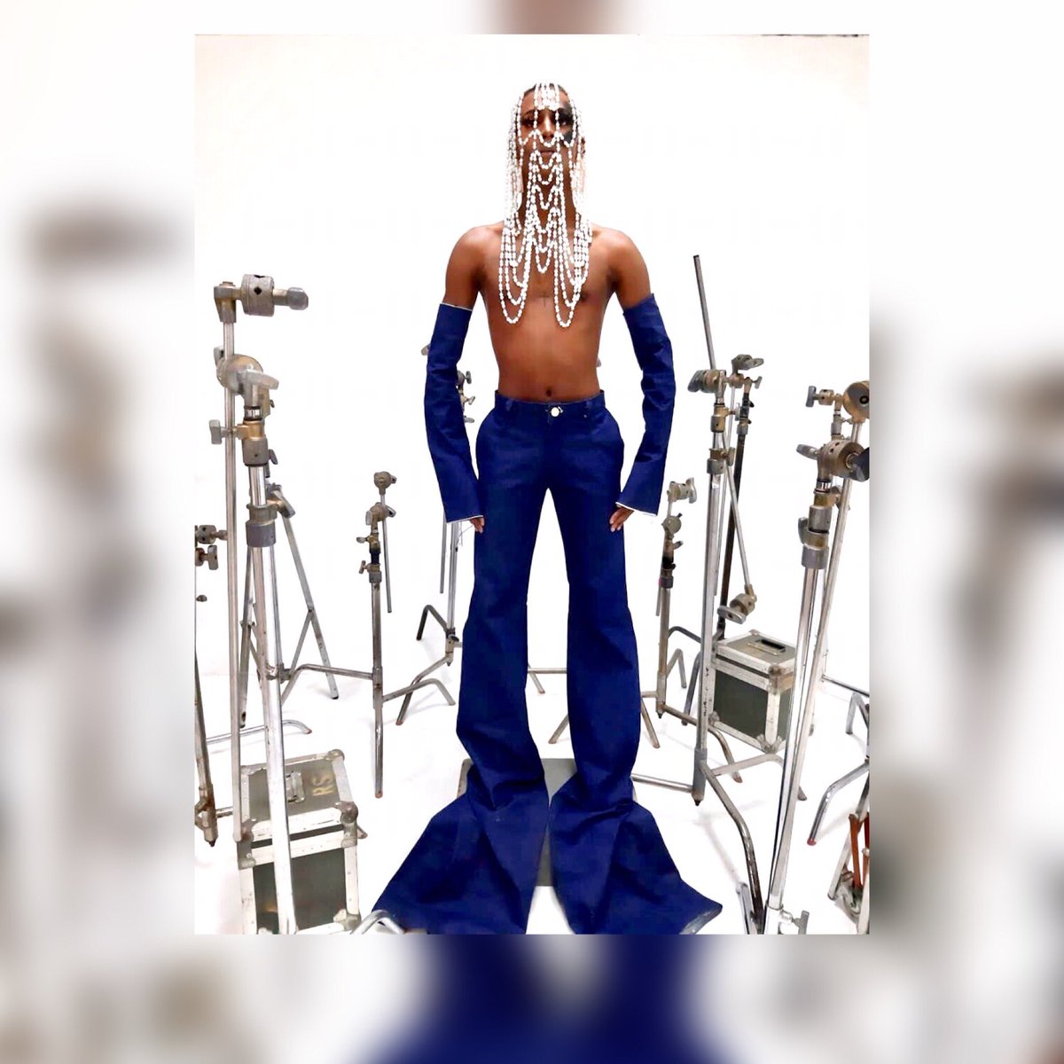 EmaniTheStylist's tweet photo. •so happy to be apart of CatapultArts Grants..... Thank you for letting me share whats been keeping me Creative during this this pandemic. #Catapultday @catapultartscarib
Look 2, Genderless
Creative Director/ Style @EmaniElRoi
Creative Assistant/Model @Kyym_Savage https://t.co/4yJLuSAhVy