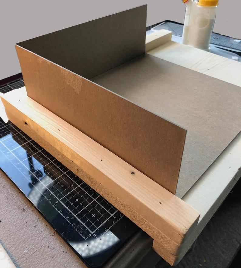 FourthMemories's tweet photo. Bench Hook for Box Making

#Boxmaking #Boxes #Paper #papercrafts #Diybox #DIY #DIYpaperproducts #Benchhook #Boxmakingtools #DIYtools 
Get yours today!  ⏬📦⏬📦
https://t.co/5QyDzhvZP0 https://t.co/4equnKn1mU